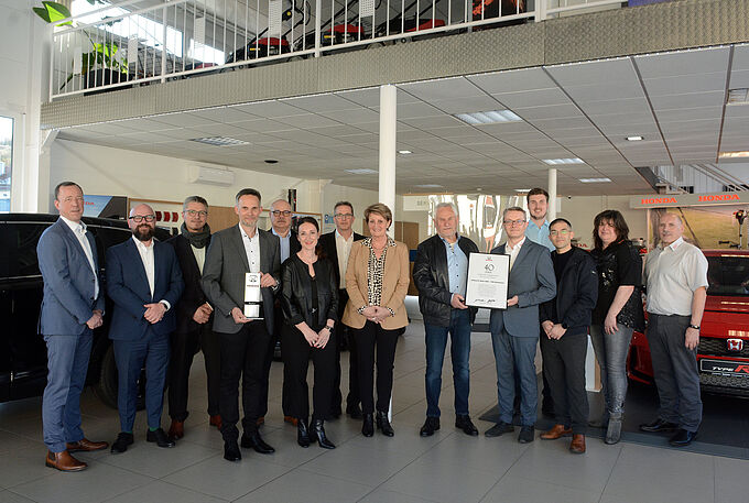 Honda Deutschland gratuliert zum Firmenjubiläum 40 Jahre Honda bei Autohaus Becker