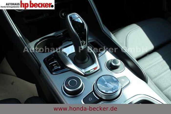 Alfa Romeo Giulia Turbo Veloce Q4 AUTOMATIK WENIG KM